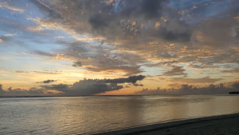 Rarotonga-Sonnenuntergang-über-Der-Lagune