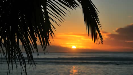 Rarotonga-Sonnenuntergang-Weicher-Fokus-Sonne
