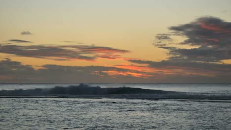 Rarotonga-Wellen-Und-Sonnenuntergang