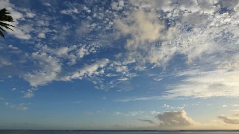 Rarotongo-Wolken-über-Der-Abendlichen-Lagune