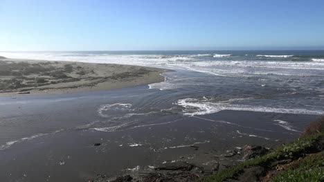 California-Salmon-Creek-Waves-Moving-Up-Stream