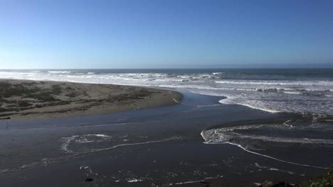 California-Salmon-Creek-Olas-En-La-Playa-Alejar