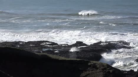 Olas-de-Oregon-chapoteando-cerca-del-cabo-Perpetua-Sonido