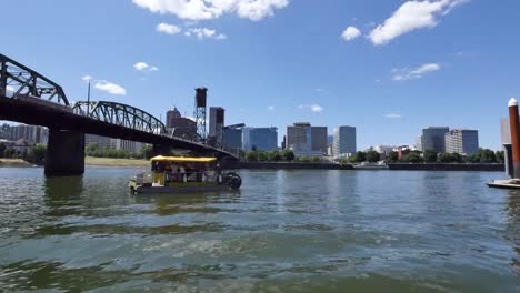 Oregon-Portland-Ross-Island-Bridge-Bar-Boat