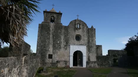 Texas-Goliad-Presidio-La-Bahia-Kirche-Und-Palmensaum-Vergrößern-Zoom