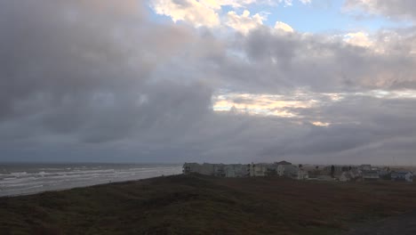 Nubes-De-La-Costa-Del-Golfo-De-Texas-Sobre-Mar-Y-Condominios