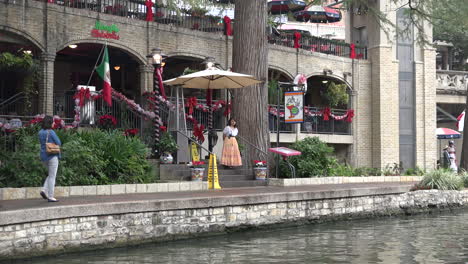 Texas-San-Antonio-Flusswanderung-Mit-Restaurant