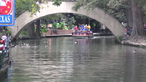 Texas-San-Antonio-River-Walk-Zoomt-Auf-Brücke