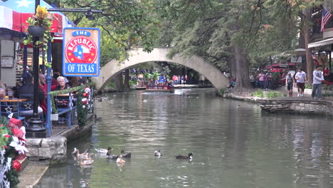 Texas-San-Antonio-River-Walk-Zooms-Out-From-Barge