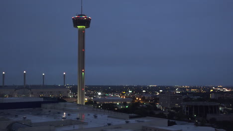 Torre-De-San-Antonio-De-Texas-En-La-Noche