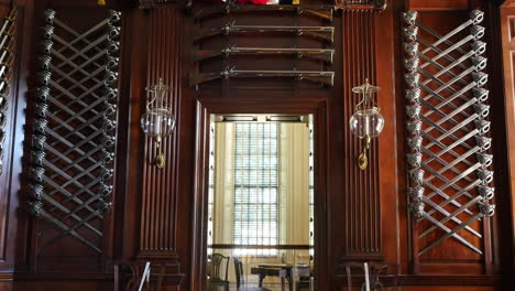 Virginia-Colonial-Williamsburg-Paneled-Room-Zoom