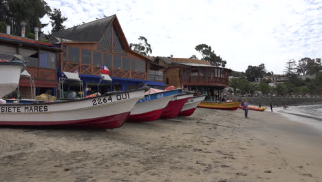Chile-Papudo-Fischerboote-Am-Strand