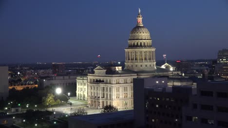Edificio-Del-Capitolio-De-Texas-Austin-Con-Cielo-Nocturno