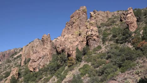 Texas-Big-Bend-Chisos-Montaña-Rocas-Y-Cielo-Azul