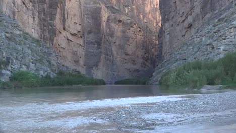 Texas-Big-Bend-Santa-Elena-Canyon-Rio-Grande-Flowing