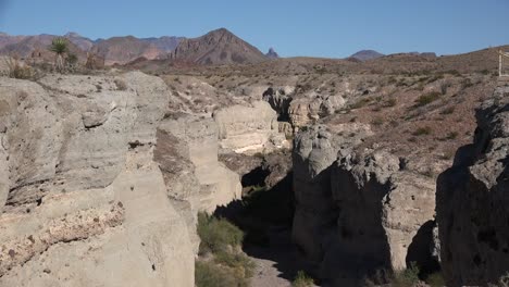 Texas-Big-Bend-Tuff-Canyon-Mirando-Hacia-El-Cañón