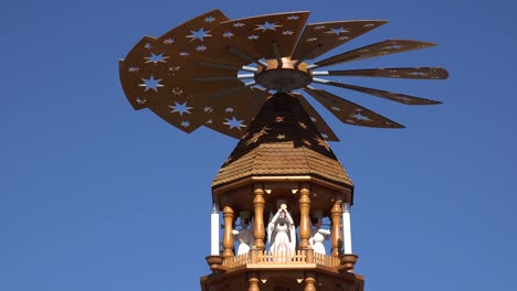 Texas-Fredericksburg-Christmas-Spinning-Wheel