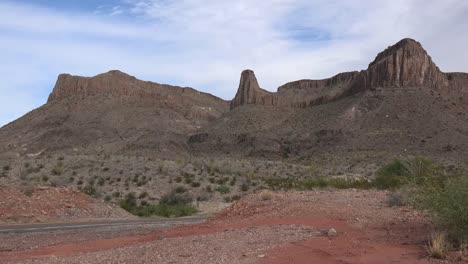 Texas-Río-Road-Through-Mountains