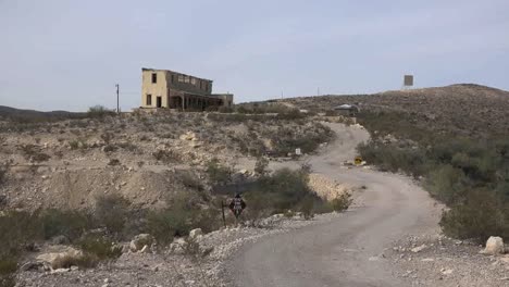 Texas-Terlingua-Road-To-Desert-House-Zooms-In