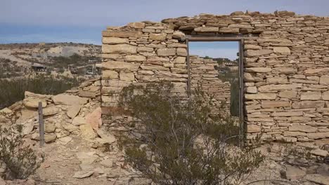 Texas-Terlingua-Steinruine-Mit-Tür-Zoom-In