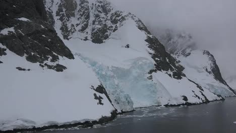 Antártida-Lemaire-Pasando-Costa-Helada