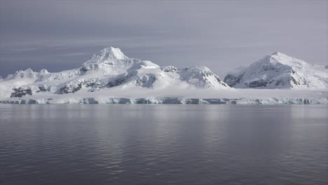 Antarctica-Paradise-Harbor-Snow-On-Mountains