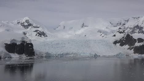 Antarktis-Schwarzer-Felsen-Von-Gletscher