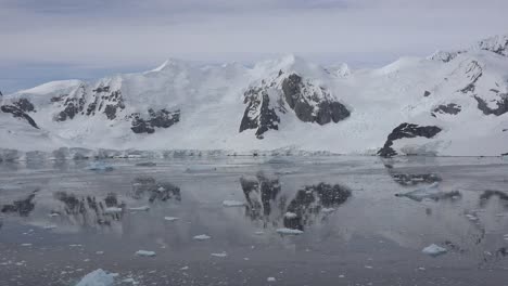 Antarctica-Reflections-Time-Lapse