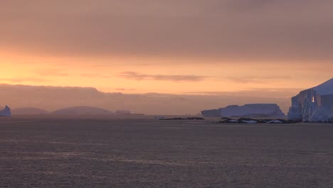 Antarctica-Sunset-Ice-Pan-And-Zoom