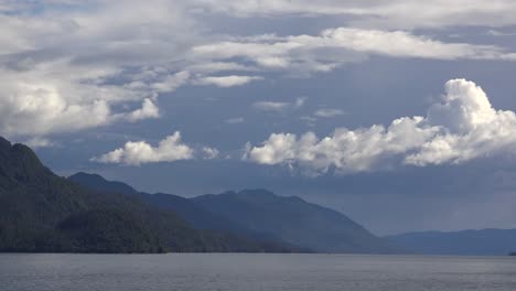 Chile-Aisen-Fjord-Wolken-An-Einem-Dunklen-Himmel