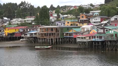 Chile-Chiloe-Palafitos-O-Casas-Sobre-Pilotes-Se-Acerca