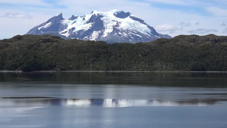 Chile-Monte-Burney-Más-Allá-De-Las-Colinas-Bajas