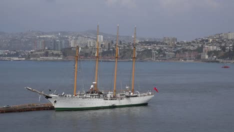 Chile-Valparaiso-Schooner