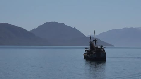 Chile-View-Of-Shipwreck-Pan-And-Zoom