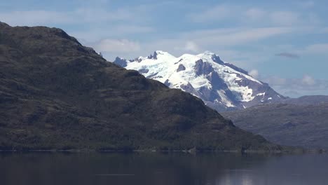 Chile-Se-Aleja-De-La-Montaña-Volcánica