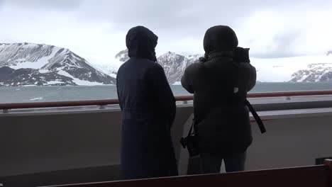 Antarctica-Admiralty-Bay-With-Passengers