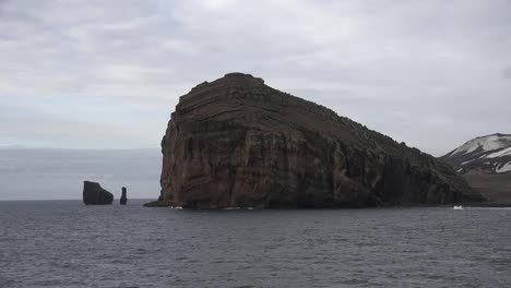 Antarktis-Große-Felsen--Und-Meeresstapel-Täuschungsinsel