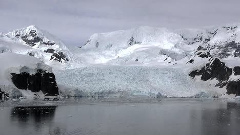 Antarktis-Zoomt-Aus-Gletscher-Heraus