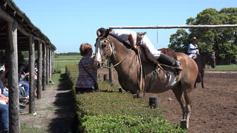 Argentina-Estancia-Gaucho-Gives-Kiss