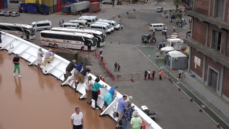 Uruguay-Kreuzfahrtschiff-Im-Montevideo-Zeitraffer