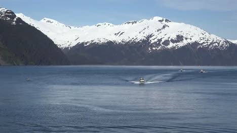 Alaska-Boote-Nähern-Sich-Whittier