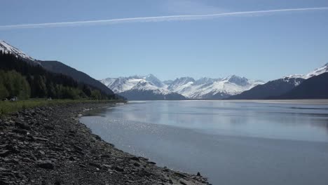 Alaska-Vergrößern-Sie-Die-Verschneiten-Berge