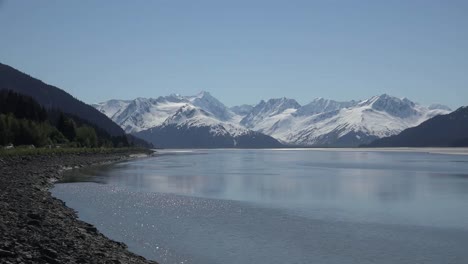 Alaska-Zoom-Out-From-Mountains-On-Turnagain-Arm