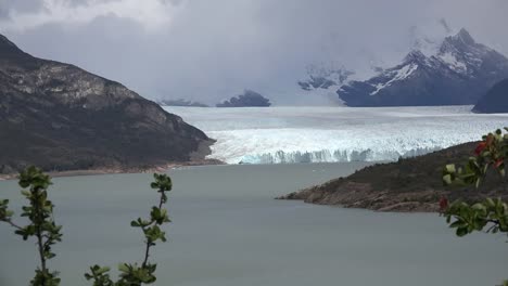 Argentina-Zooms-Out-From-Glacier-At-Lake-Argentino