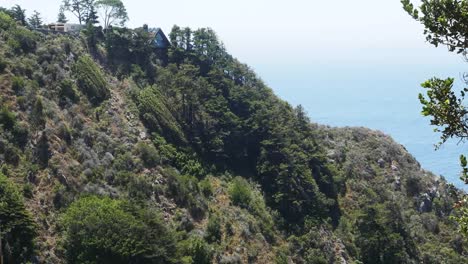 Kalifornien-Big-Sur-House-Thront-Auf-Einer-Klippe