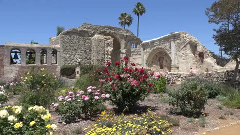 Kalifornien-San-Juan-Capistrano-Mission-Glocke-Mauer-Alte-Basilika-Ruinen