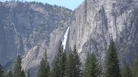 Kalifornien-Yosemite-Fällt-In-Die-Tiefe