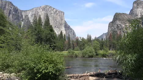 California-Yosemite-Merced-River