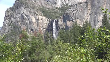 Kalifornien-Yosemite-Zoomt-Aus-Wasserfällen-Zoom