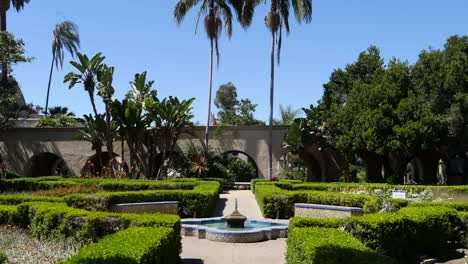 Kalifornien-Garten-Und-Brunnen